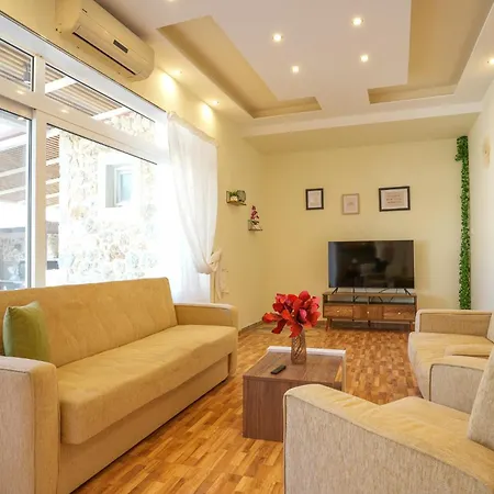 Katerinas Garden Kámpos